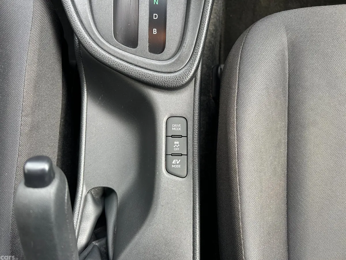 Toyota Yaris Hatchback, Petrol Hybrid, 2021, White