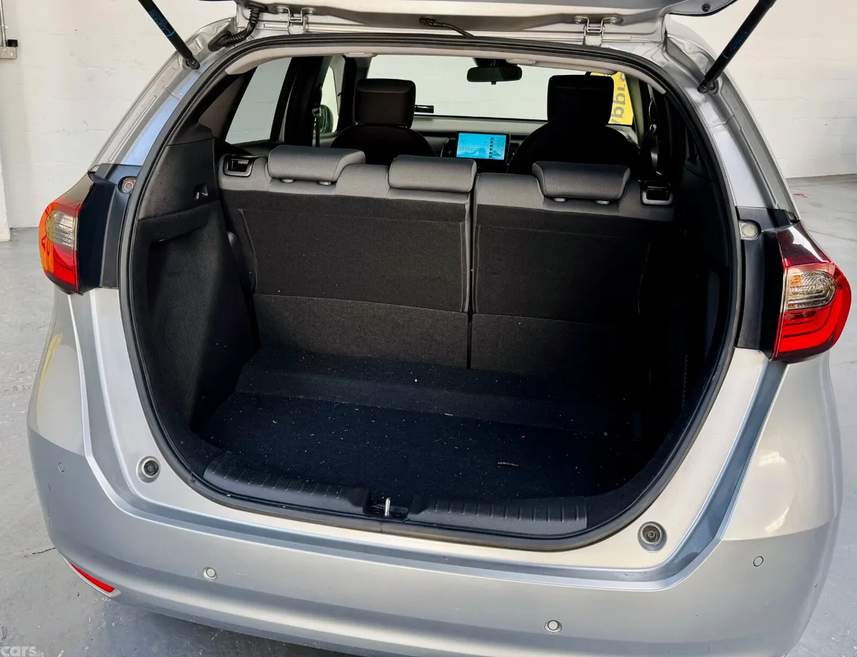 Honda Fit Saloon, Petrol Hybrid, 2021, Grey
