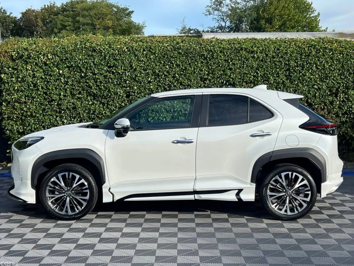 Toyota Yaris Cross Hatchback, Petrol Hybrid, 2022, White