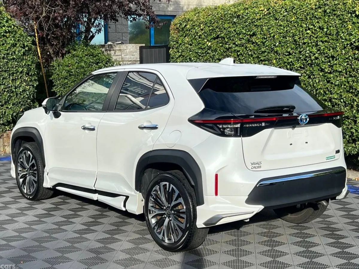 Toyota Yaris Cross Hatchback, Petrol Hybrid, 2022, White
