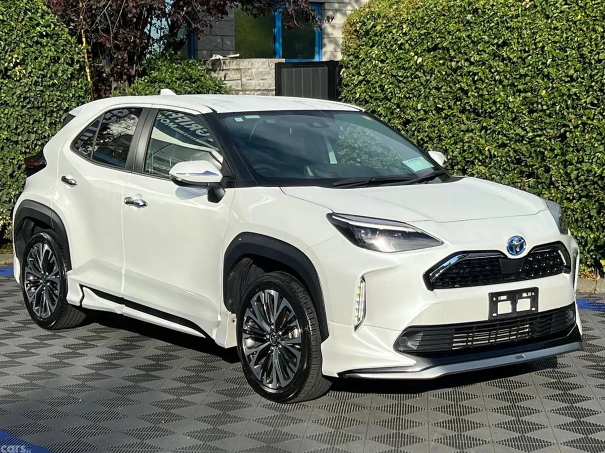 Toyota Yaris Cross Hatchback, Petrol Hybrid, 2022, White