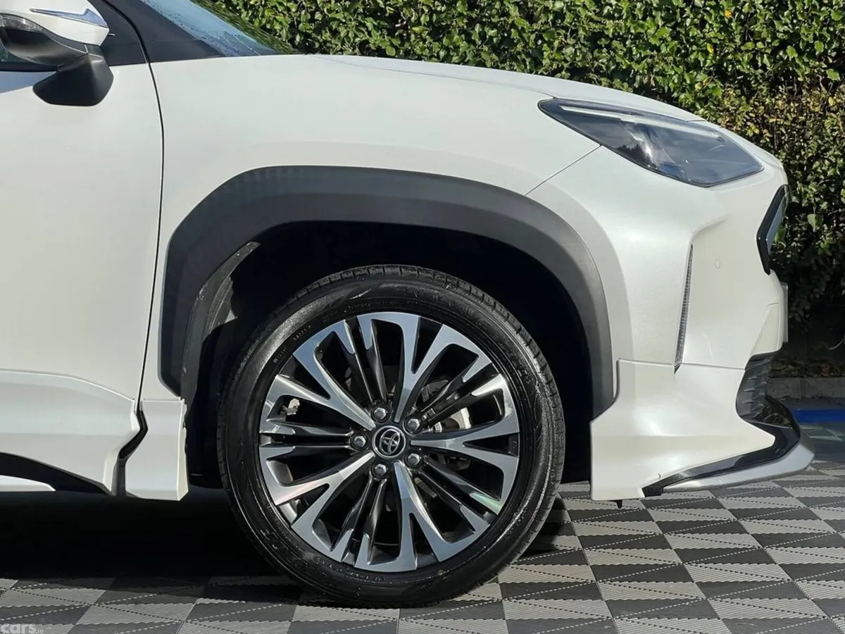 Toyota Yaris Cross Hatchback, Petrol Hybrid, 2022, White