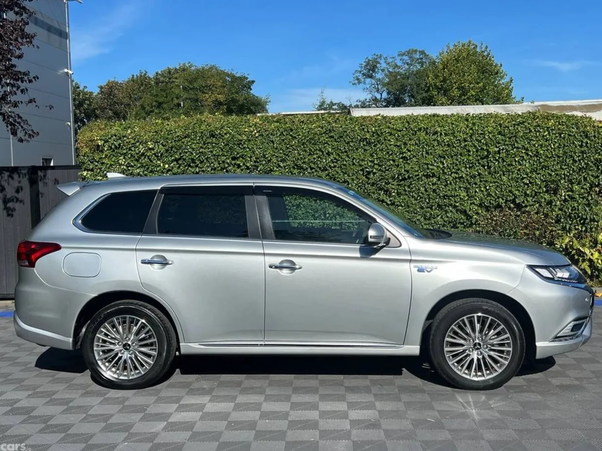 Mitsubishi Outlander SUV, Petrol Plug-in Hybrid, 2022, Silver