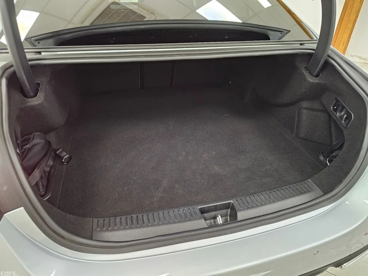 Mercedes-Benz E-Class Saloon, Petrol Plug-in Hybrid, 2025, Silver