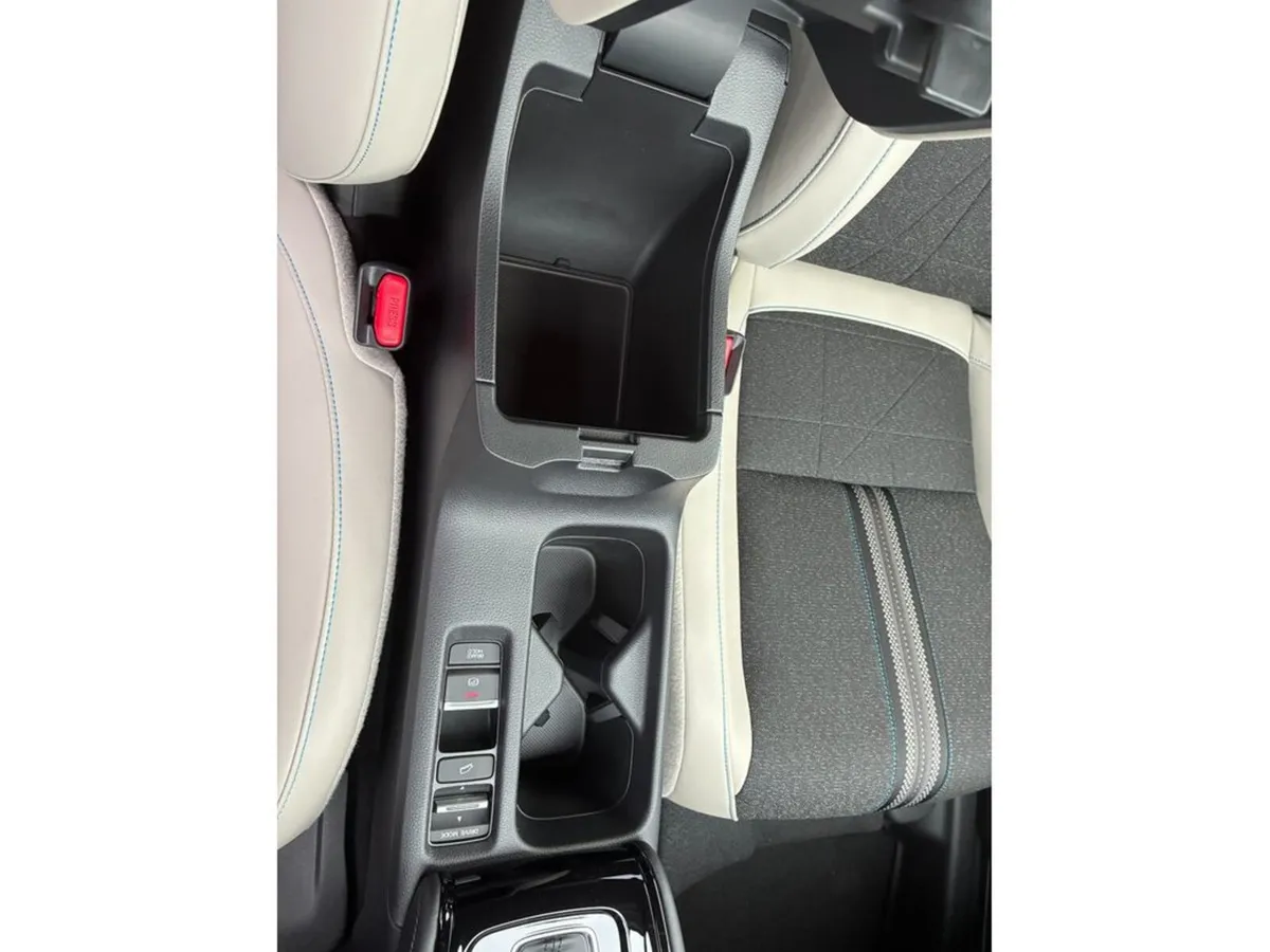 Honda HR-V Hatchback, Petrol Hybrid, 2027, White