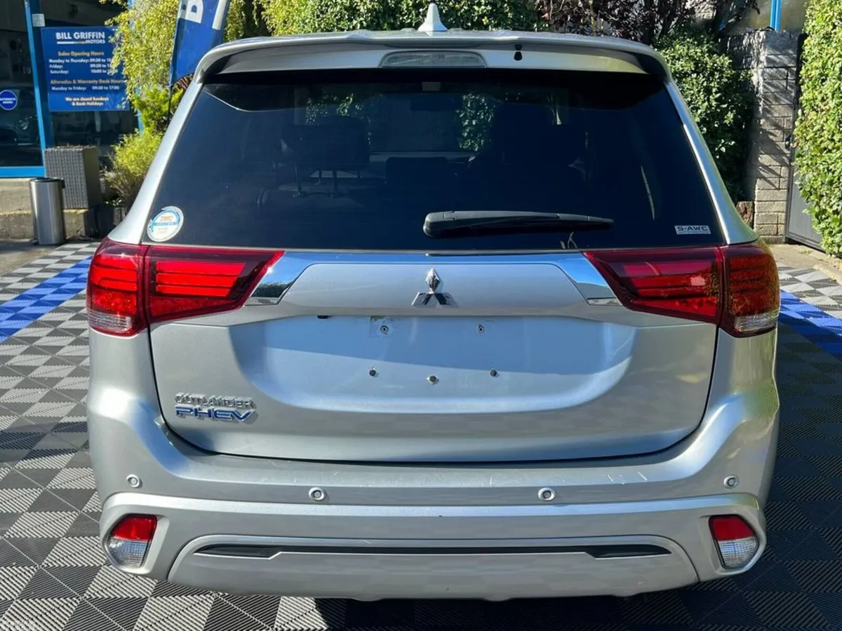 Mitsubishi Outlander SUV, Petrol Plug-in Hybrid, 2022, Silver