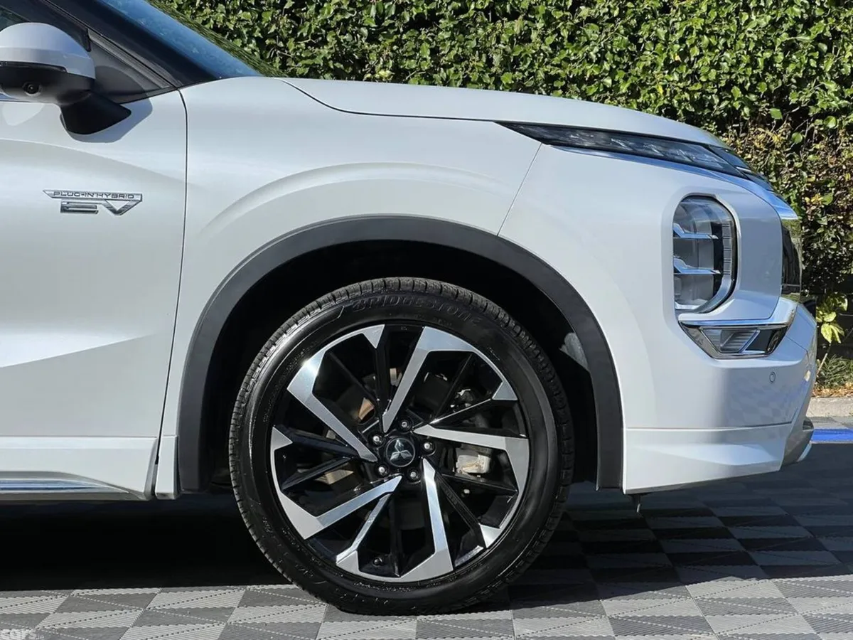Mitsubishi Outlander SUV, Petrol Hybrid, 2022, White