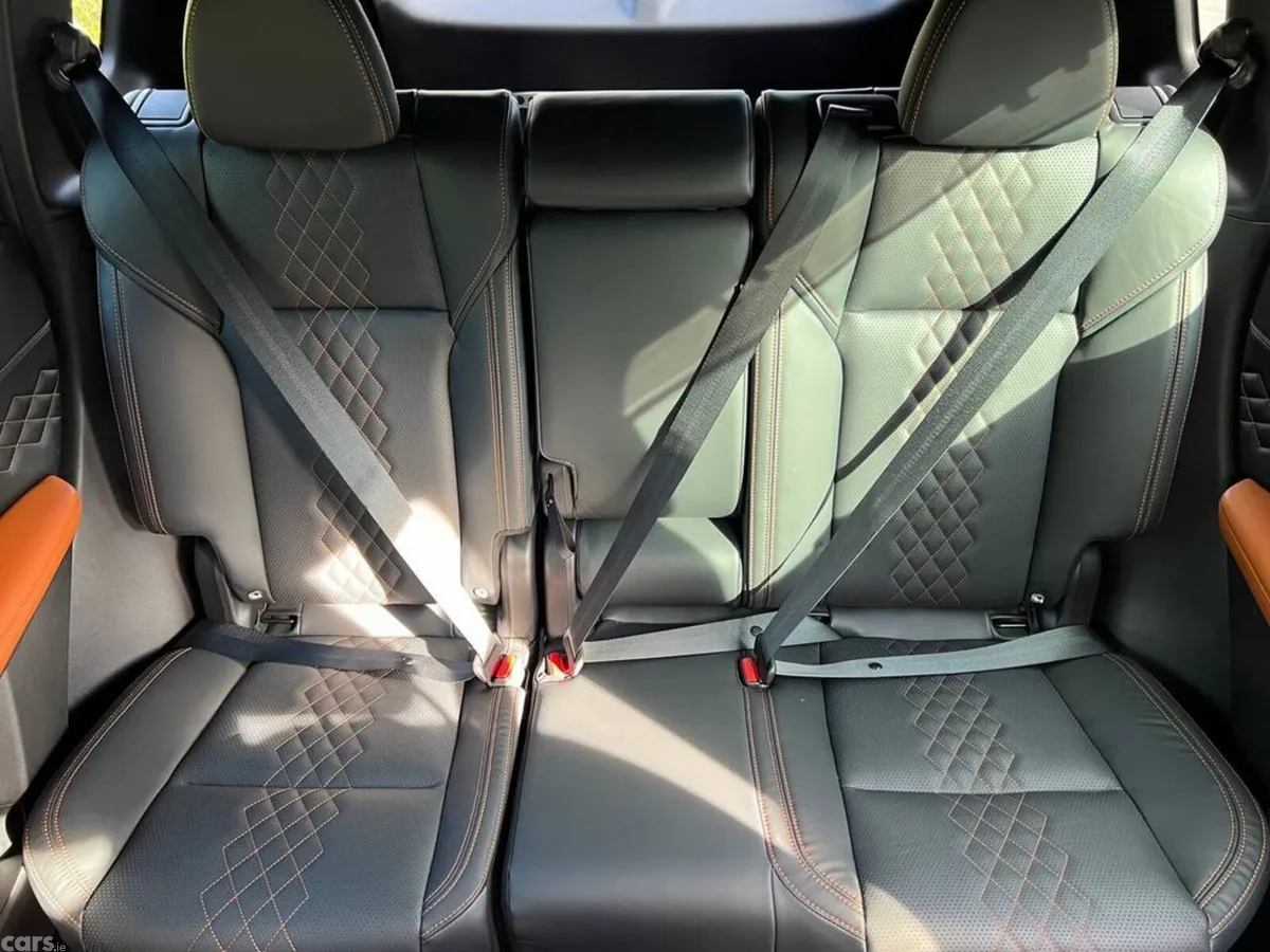 Mitsubishi Outlander SUV, Petrol Hybrid, 2022, White