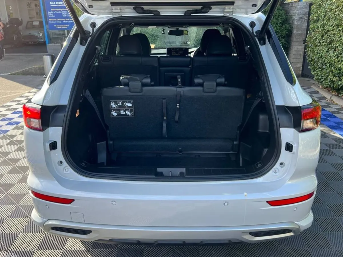 Mitsubishi Outlander SUV, Petrol Hybrid, 2022, White
