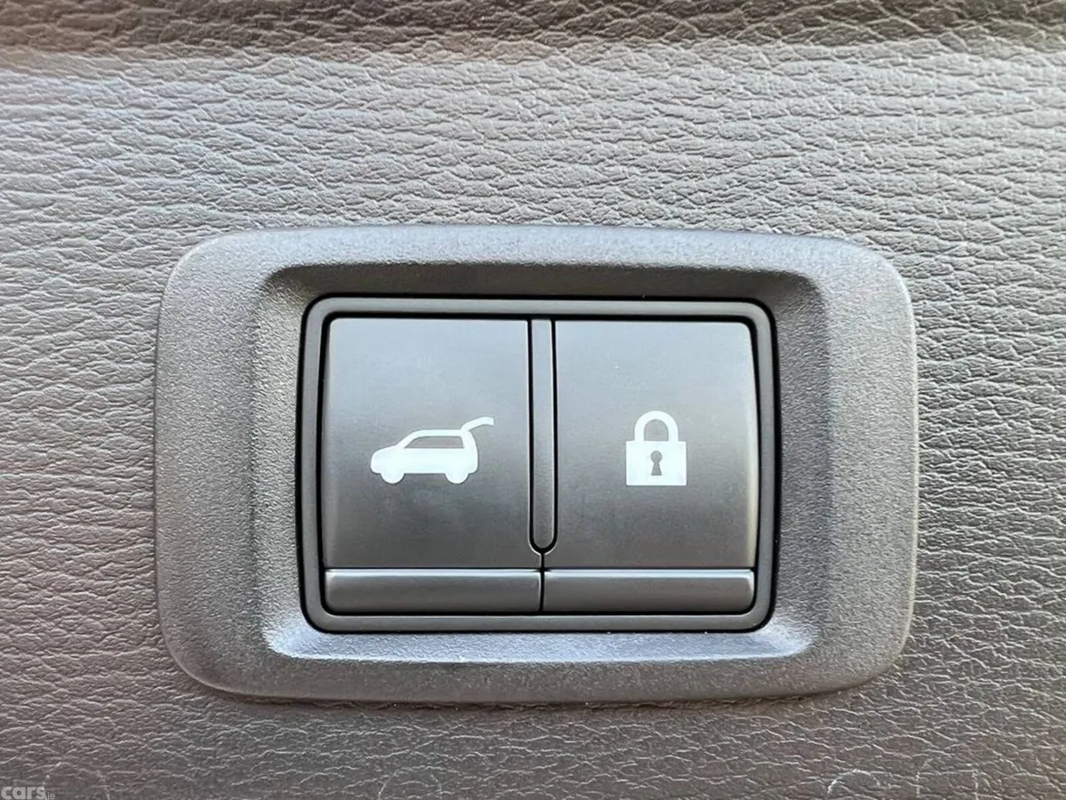 Mitsubishi Outlander SUV, Petrol Hybrid, 2022, White