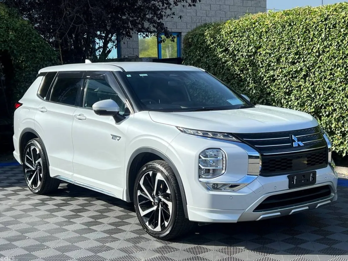 Mitsubishi Outlander SUV, Petrol Hybrid, 2022, White