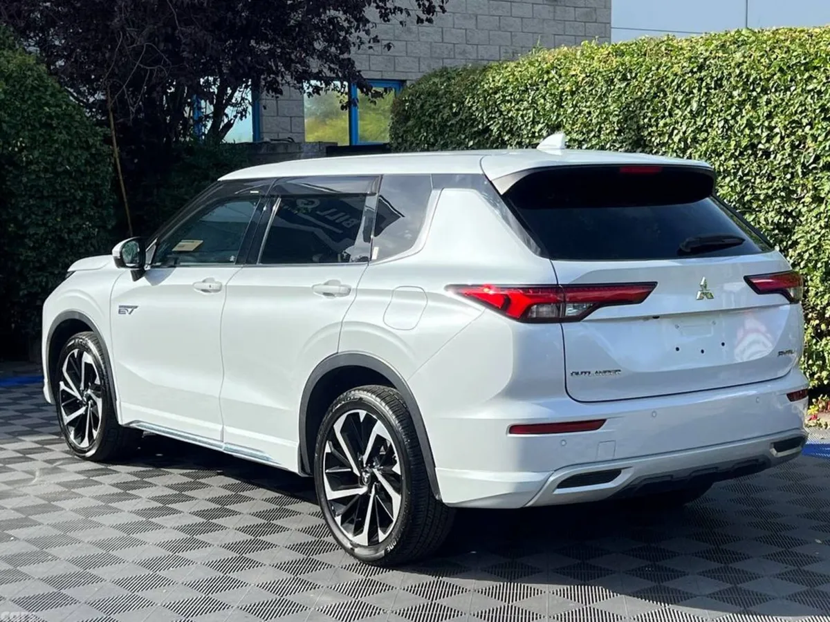 Mitsubishi Outlander SUV, Petrol Hybrid, 2022, White