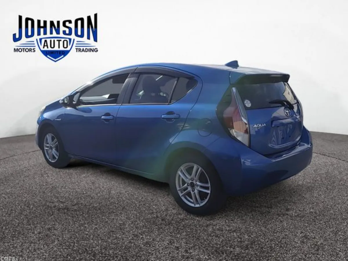 Toyota Aqua Hatchback, Petrol Hybrid, 2017, Blue