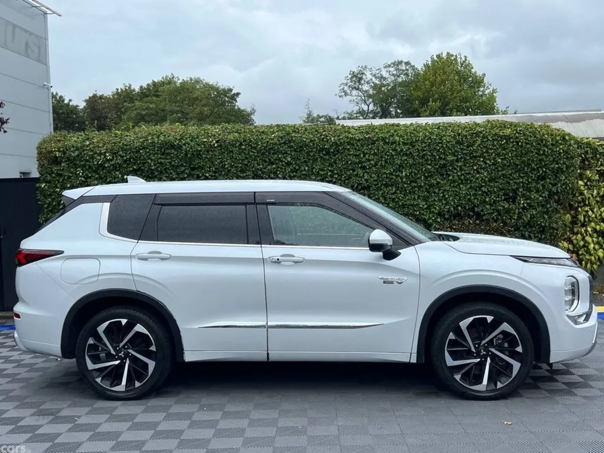 Mitsubishi Outlander SUV, Petrol Hybrid, 2022, White