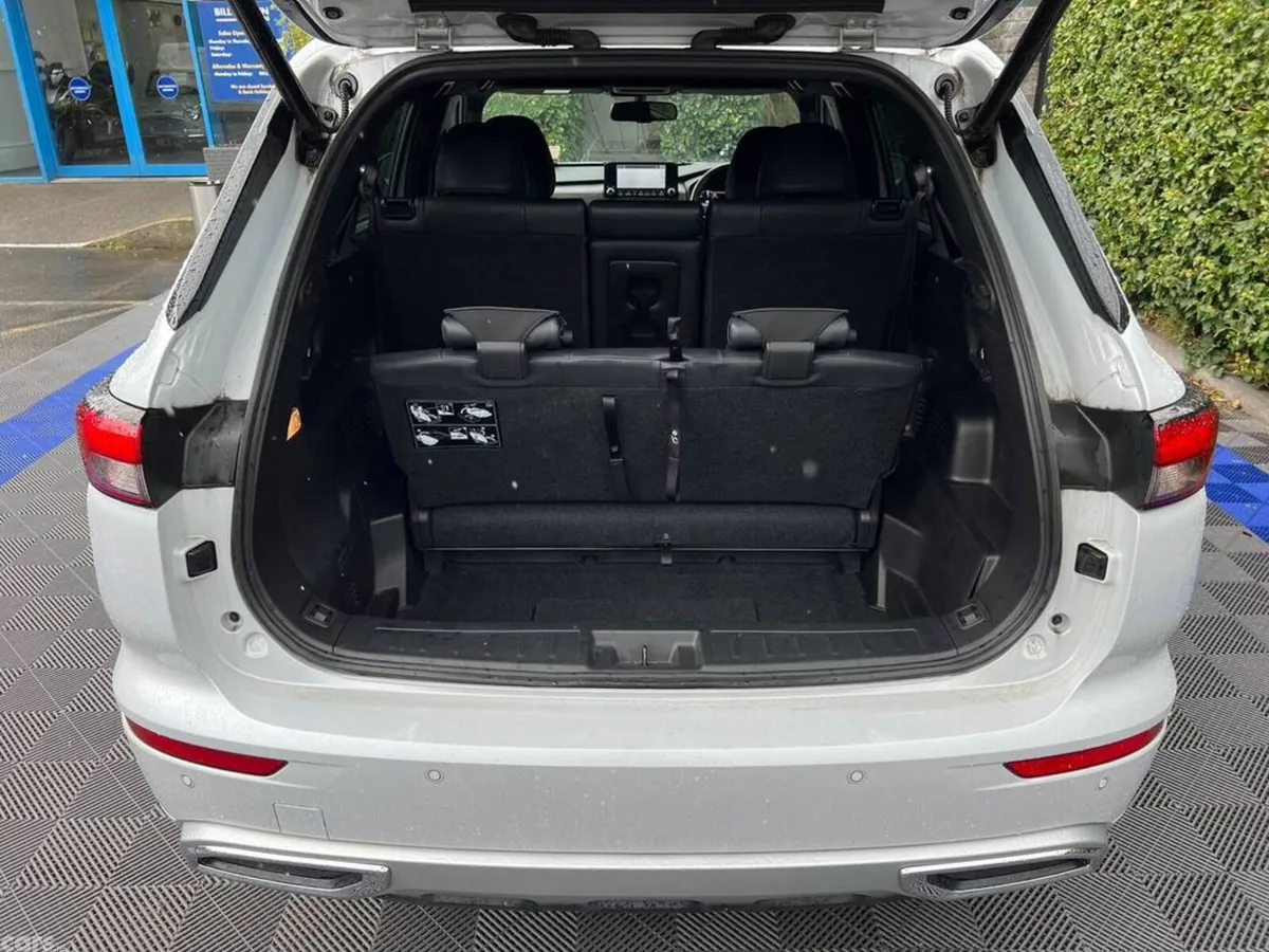Mitsubishi Outlander SUV, Petrol Hybrid, 2022, White