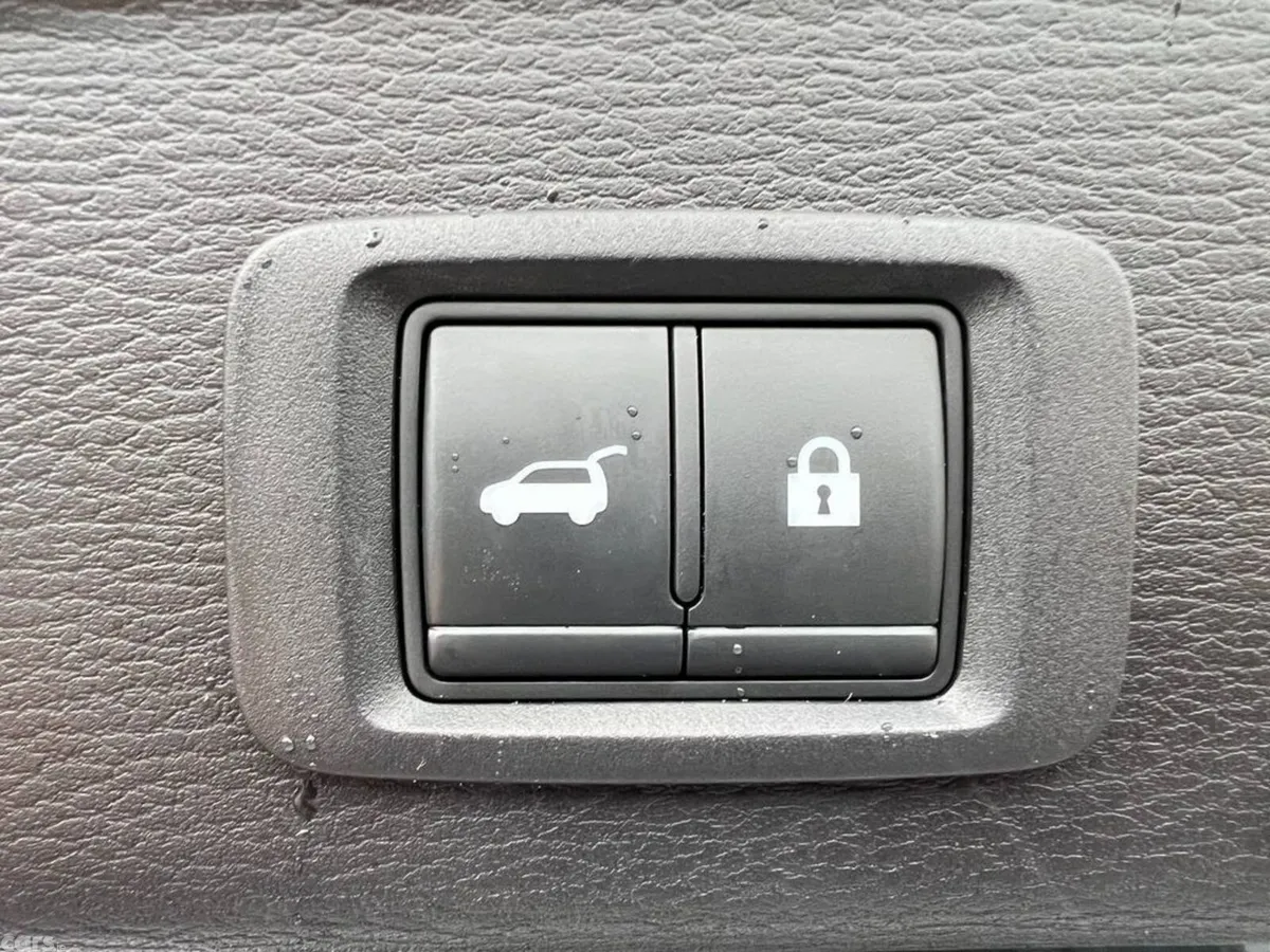 Mitsubishi Outlander SUV, Petrol Hybrid, 2022, White