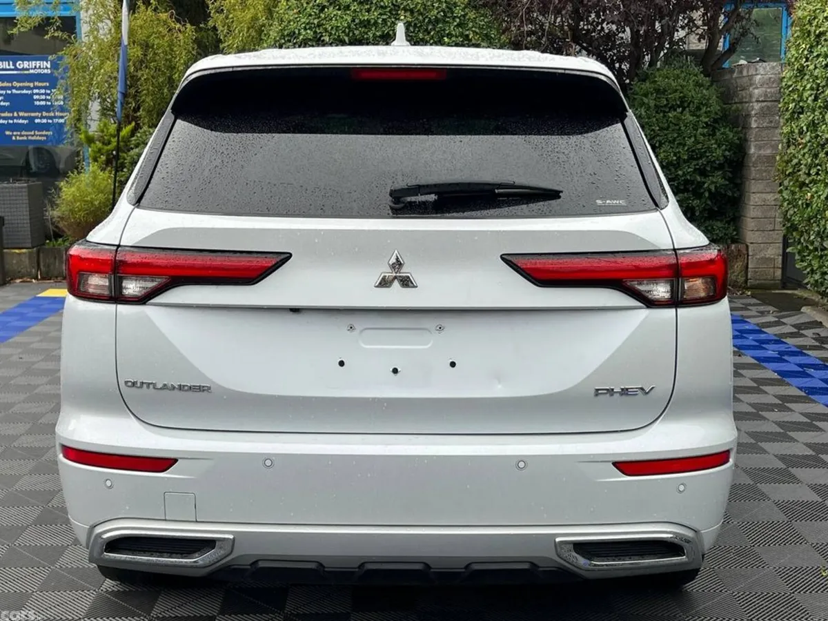 Mitsubishi Outlander SUV, Petrol Hybrid, 2022, White