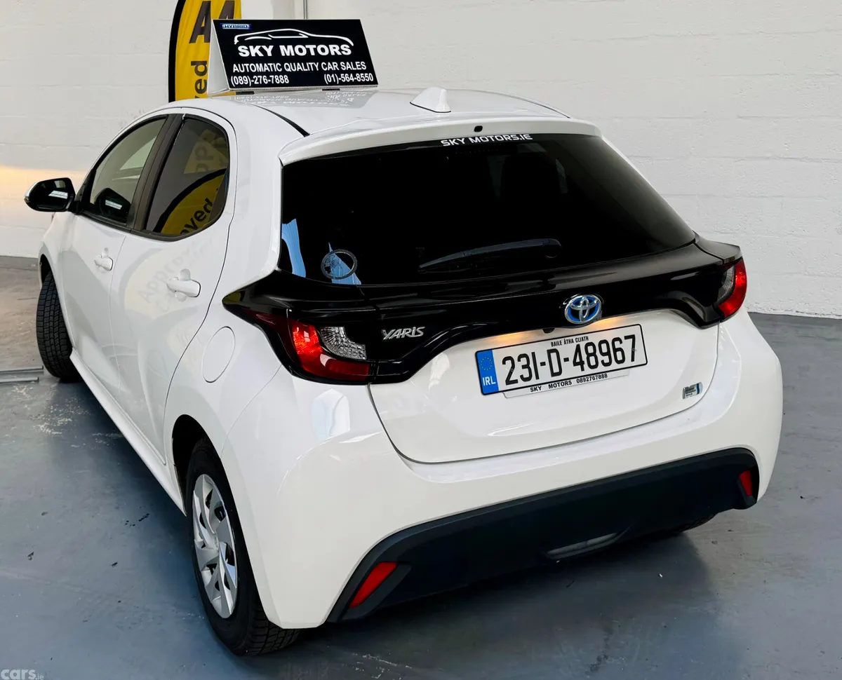 Toyota Yaris Hatchback, Petrol Hybrid, 2023, White