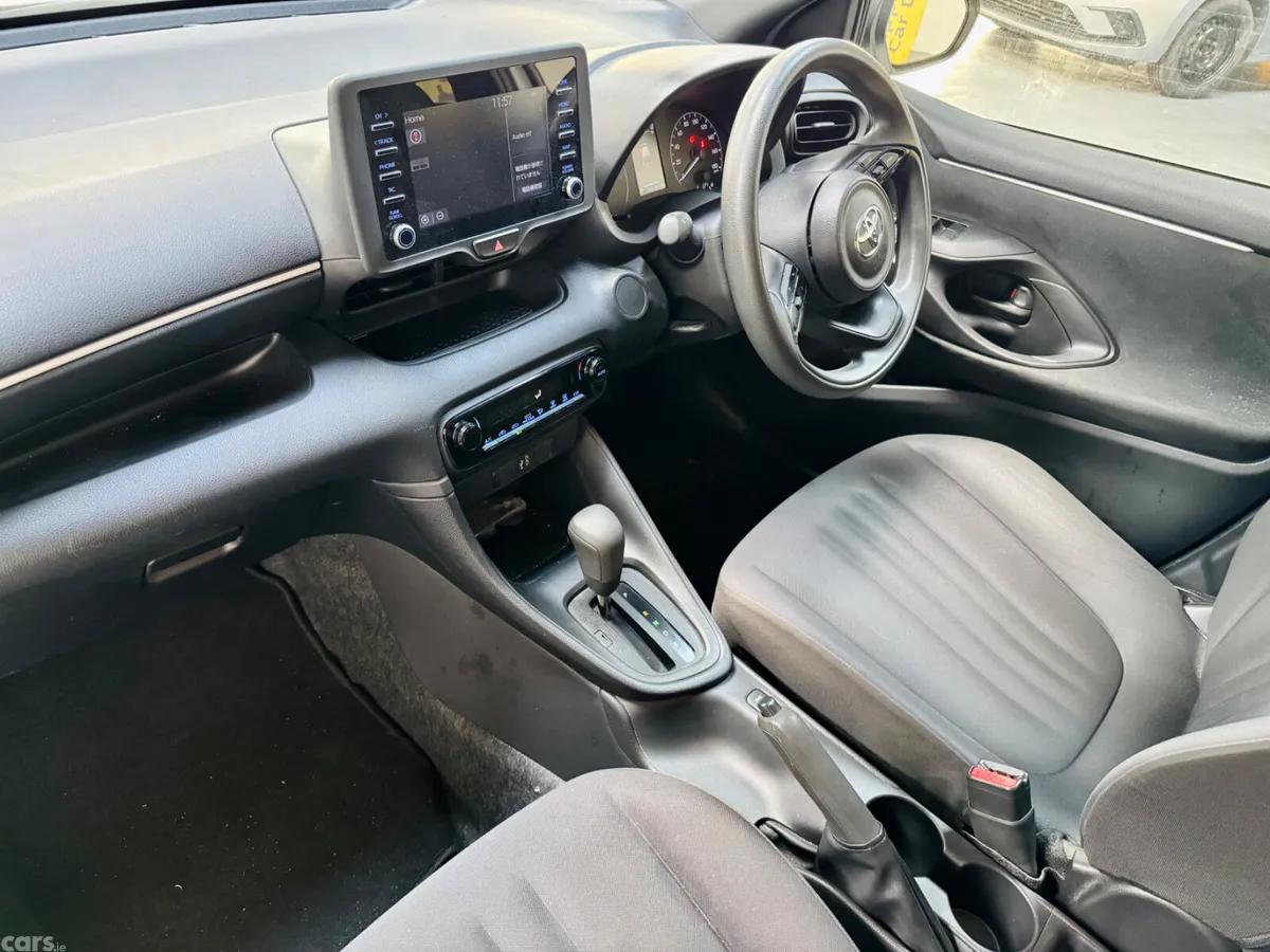 Toyota Yaris Hatchback, Petrol Hybrid, 2023, White