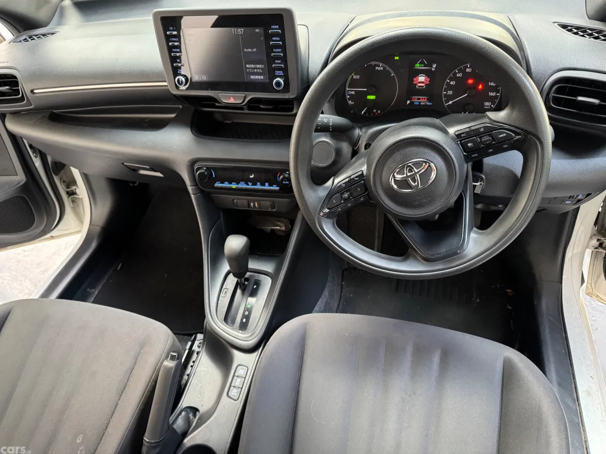 Toyota Yaris Hatchback, Petrol Hybrid, 2023, White