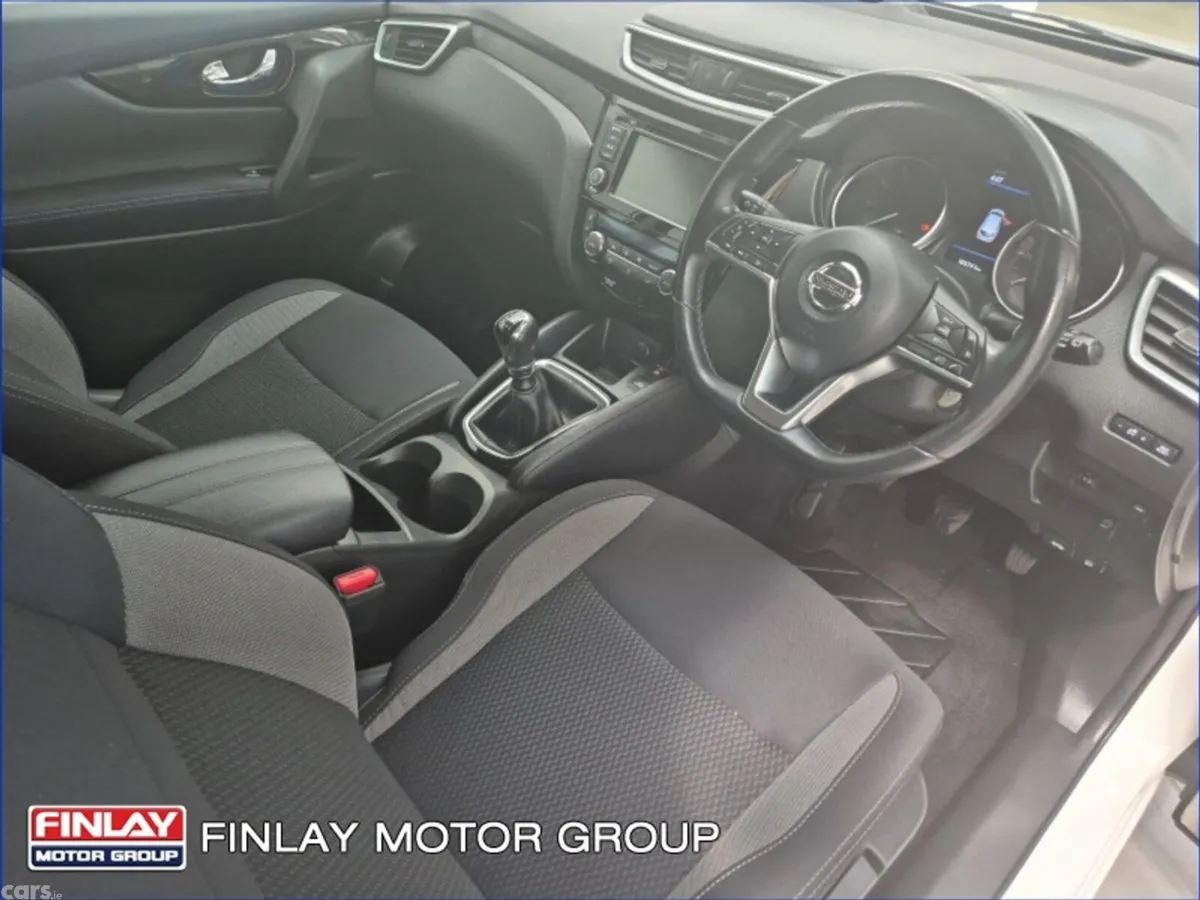 Nissan Qashqai Hatchback, Petrol, 2021, White