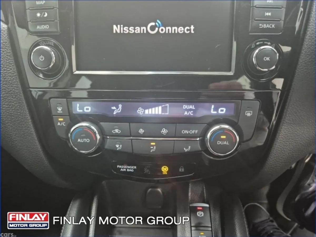 Nissan Qashqai Hatchback, Petrol, 2021, White