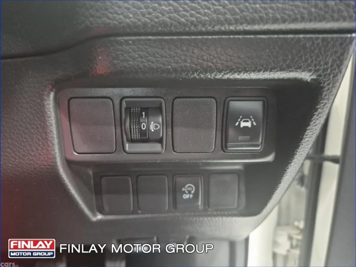 Nissan Qashqai Hatchback, Petrol, 2021, White