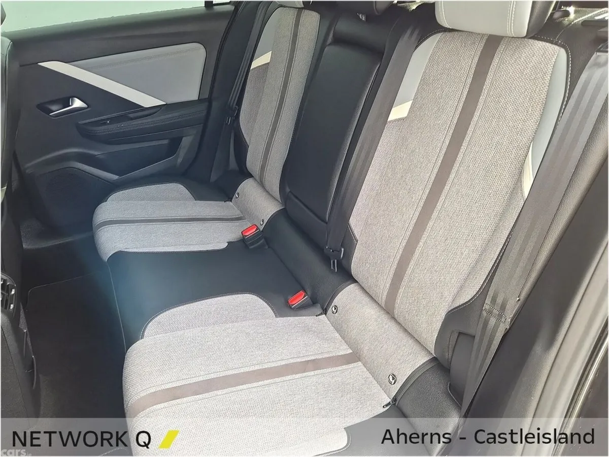 Opel Astra Hatchback, Petrol, 2023, Black
