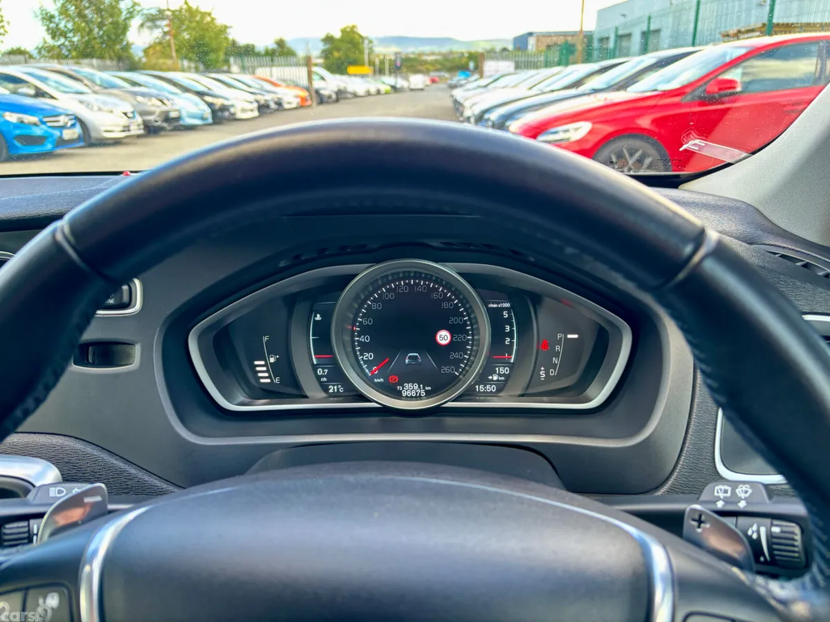 Volvo V40 Hatchback, Diesel, 2015, Black