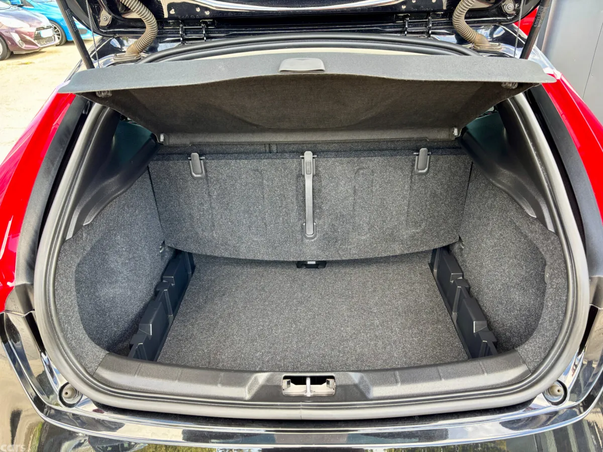 Volvo V40 Hatchback, Diesel, 2015, Black