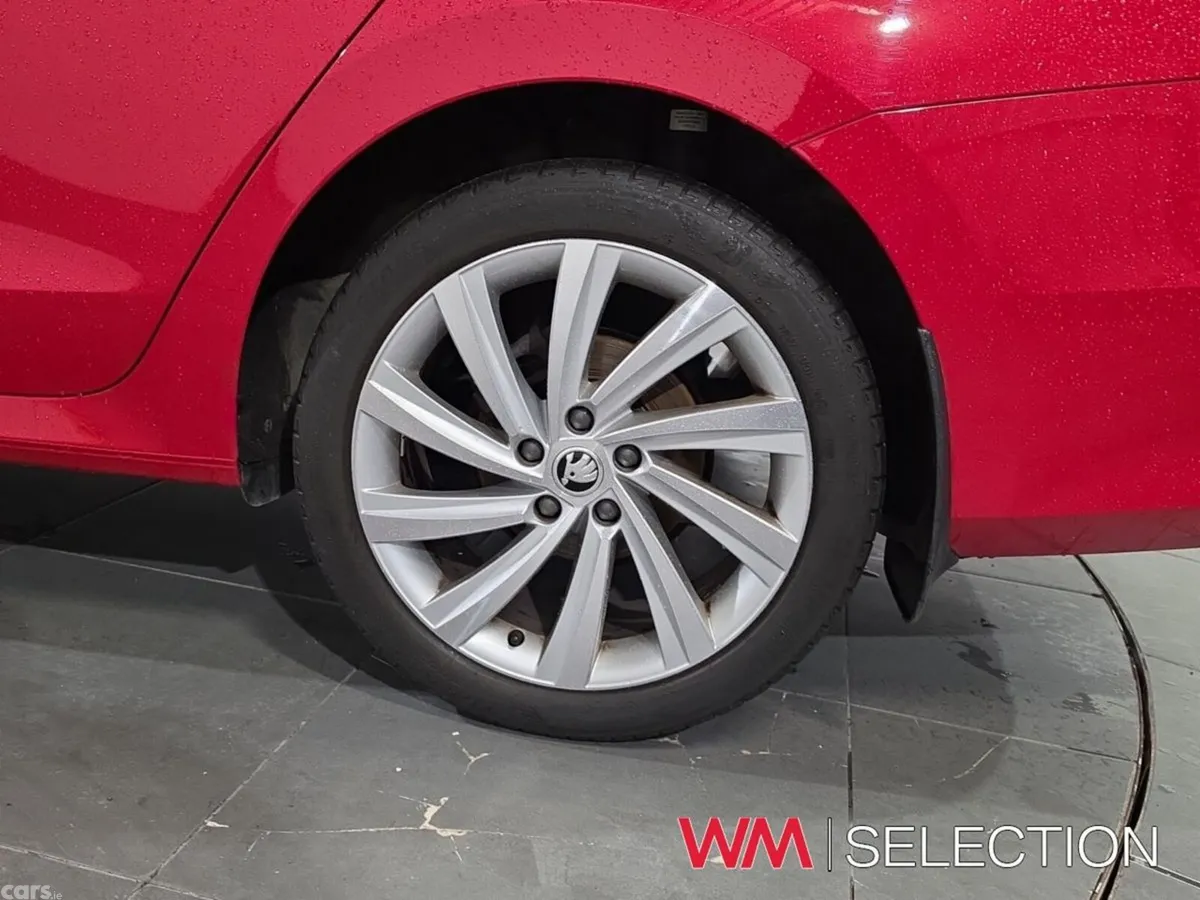 Skoda Octavia Saloon, Petrol, 2023, Red