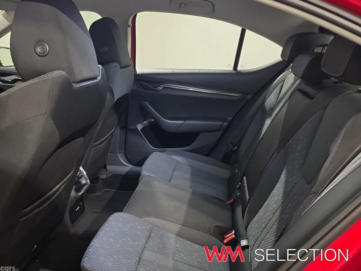 Skoda Octavia Saloon, Petrol, 2023, Red