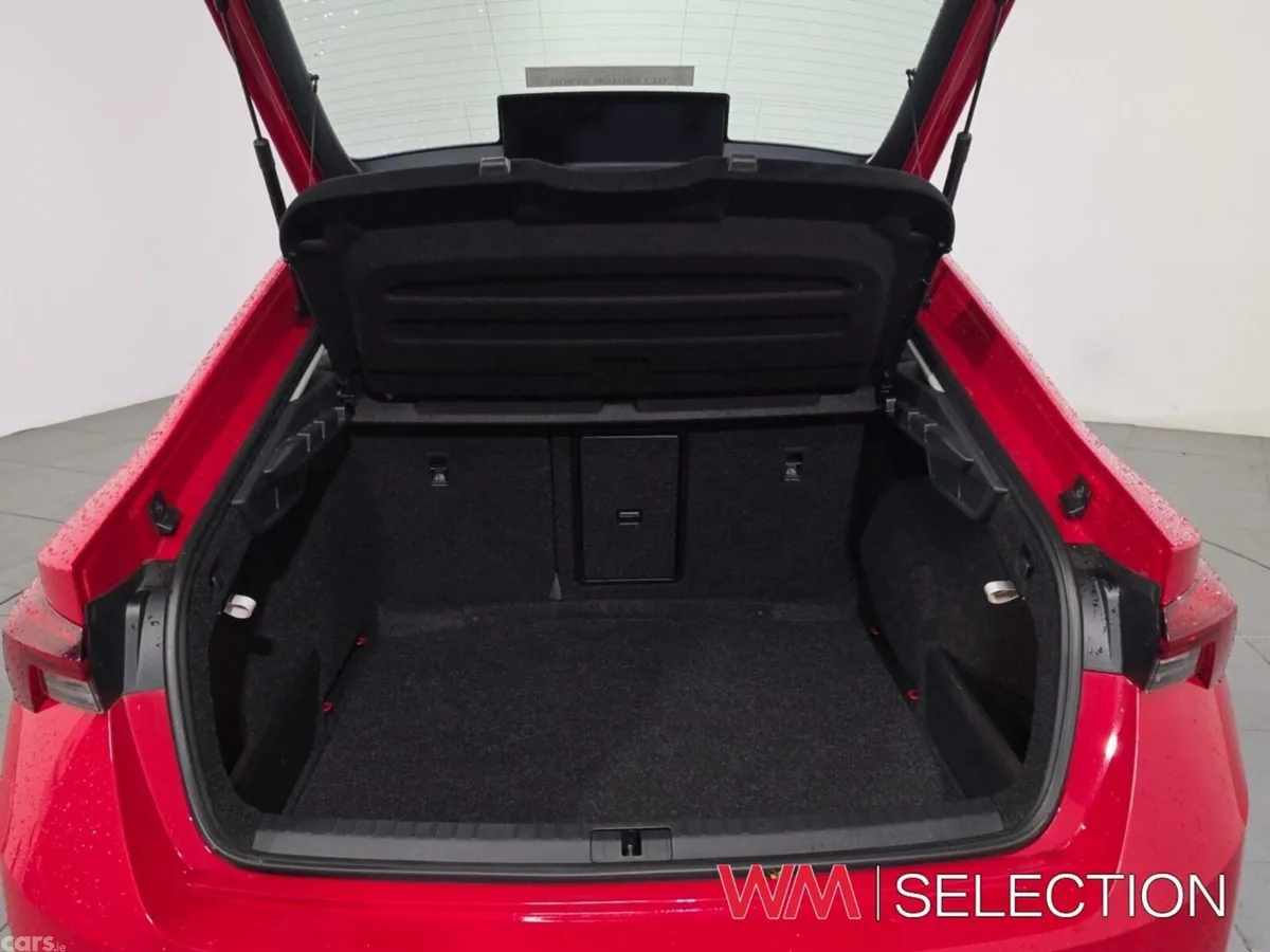 Skoda Octavia Saloon, Petrol, 2023, Red