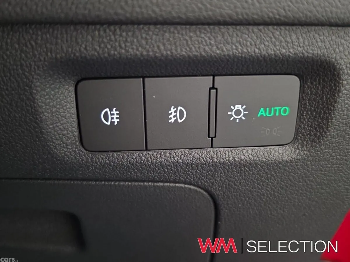 Skoda Octavia Saloon, Petrol, 2023, Red