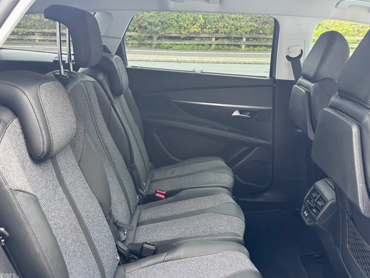 Peugeot 5008 MPV, Petrol, 2019, Grey
