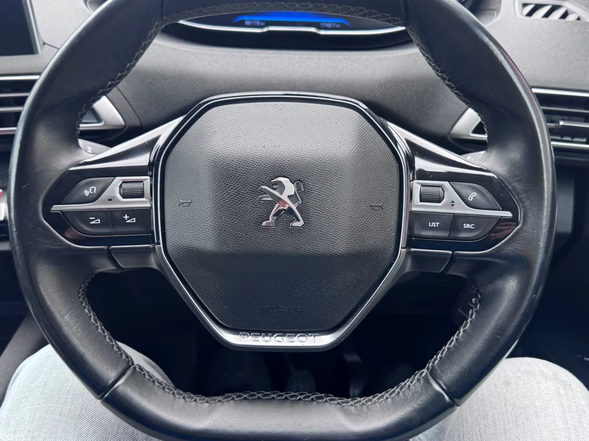 Peugeot 5008 MPV, Petrol, 2019, Grey