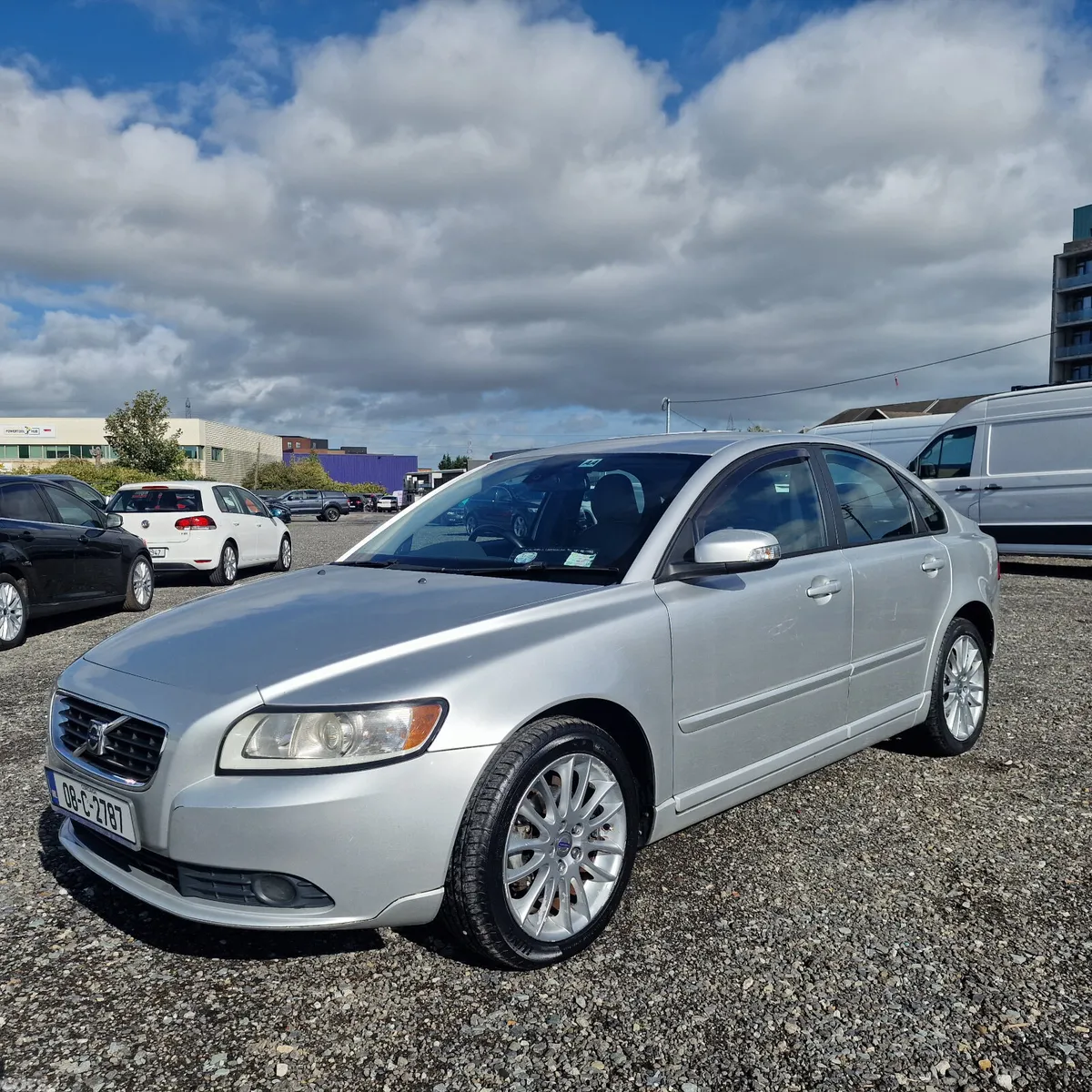 Volvo S40 Saloon, Petrol, 2008, Silver