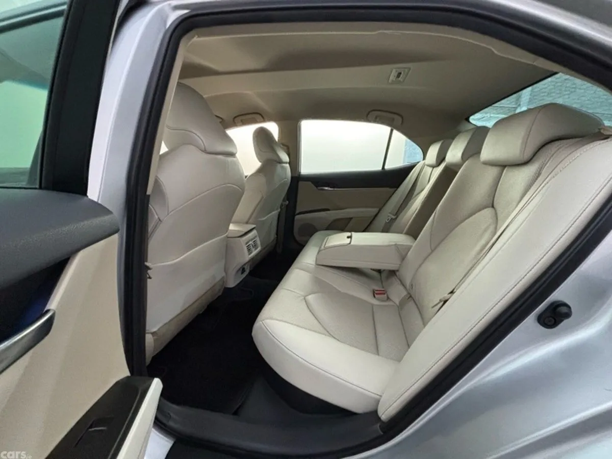 Toyota Camry Saloon, Petrol Hybrid, 2023, Grey