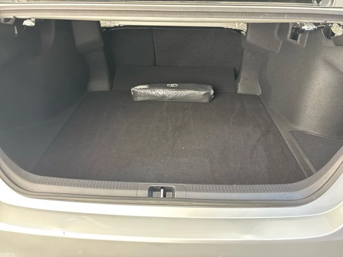 Toyota Camry Saloon, Petrol Hybrid, 2023, Grey