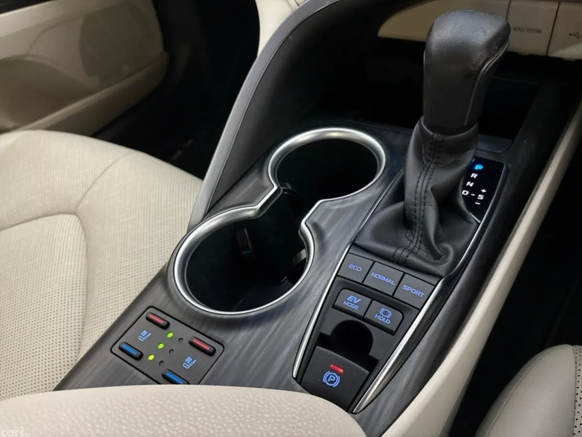 Toyota Camry Saloon, Petrol Hybrid, 2023, Grey