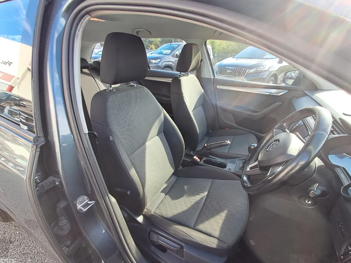 Skoda Octavia Estate, Diesel, 2016, Grey