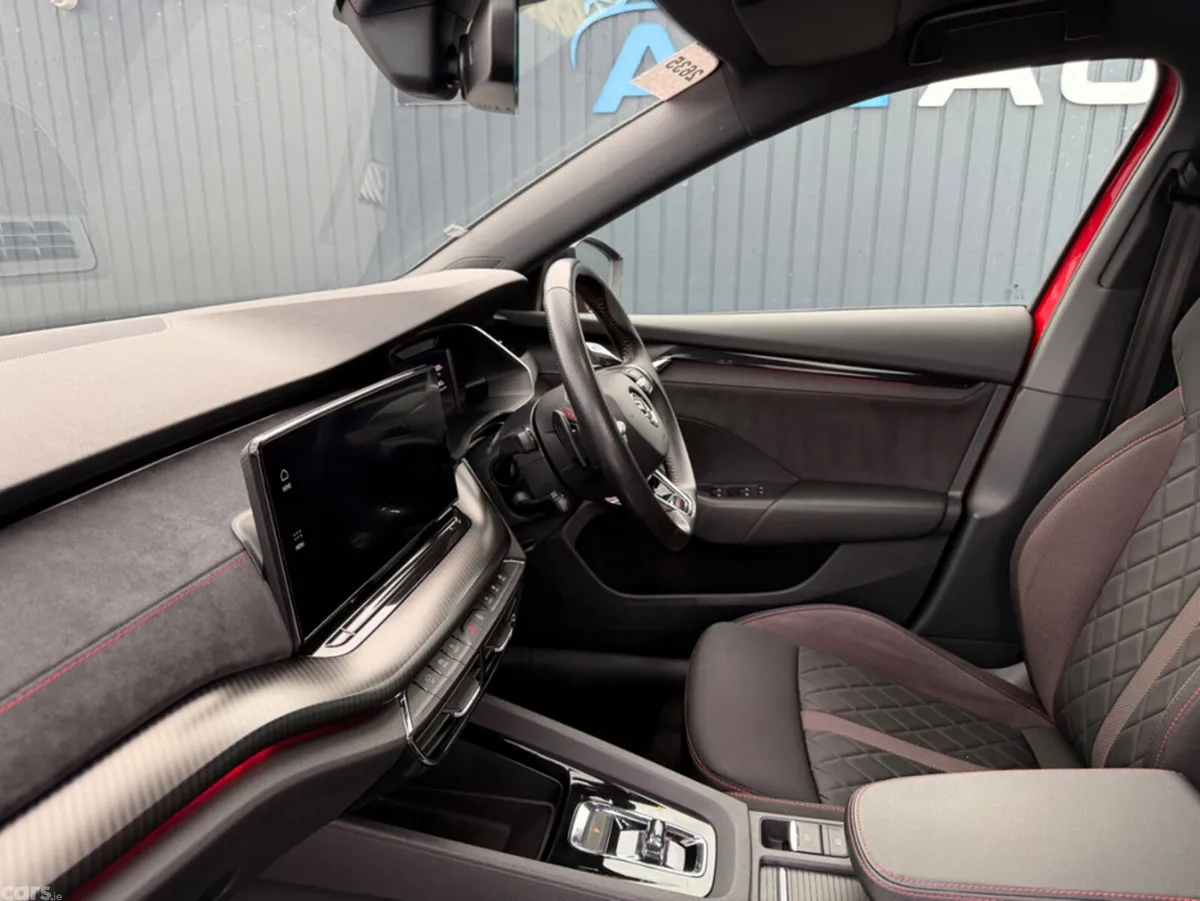 Skoda Octavia Saloon, Petrol Plug-in Hybrid, 2021, Red