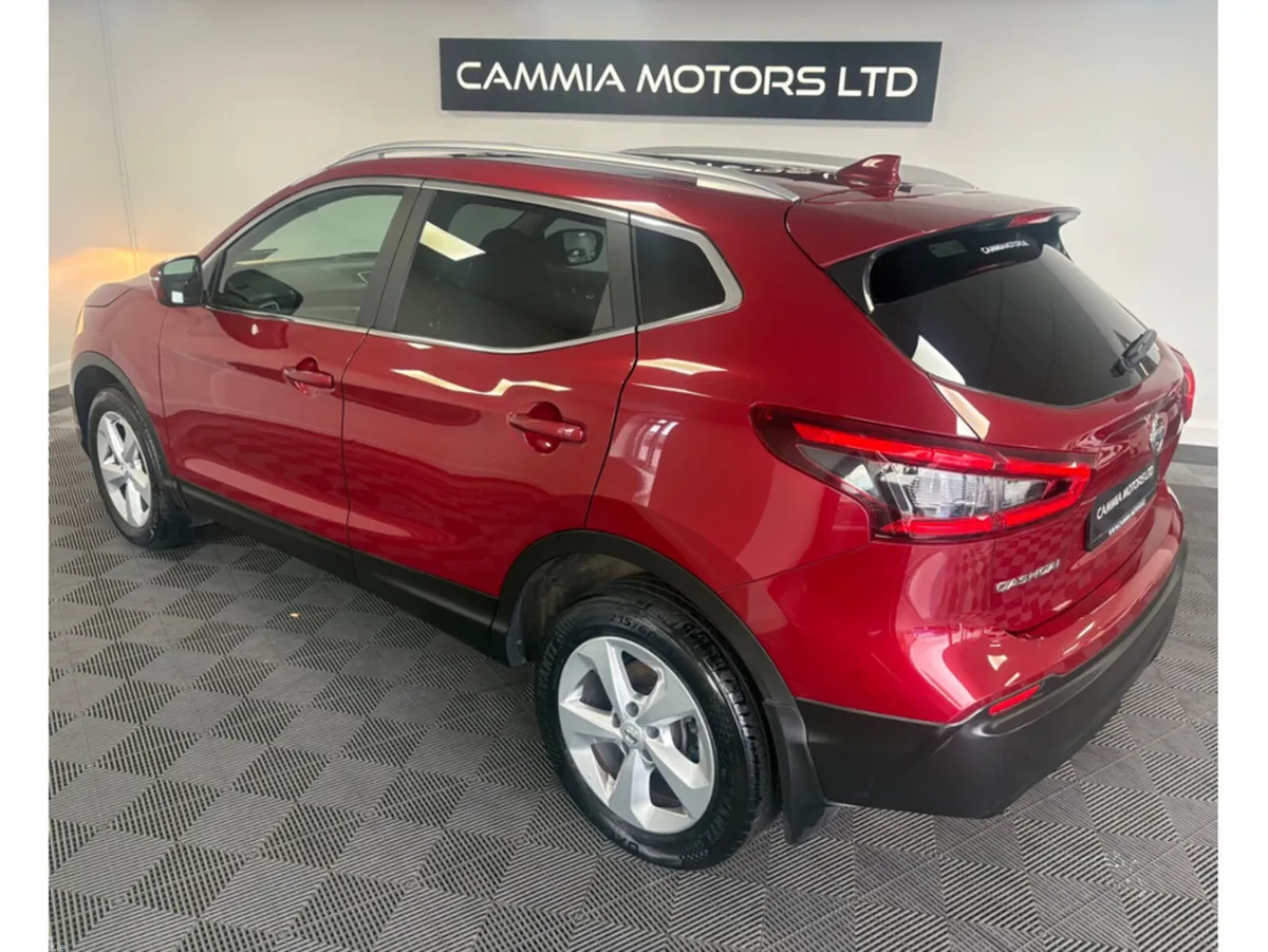 Nissan Qashqai MPV, Petrol, 2018, Red