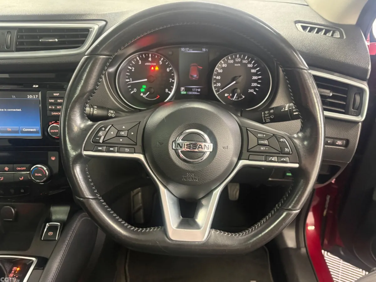 Nissan Qashqai MPV, Petrol, 2018, Red