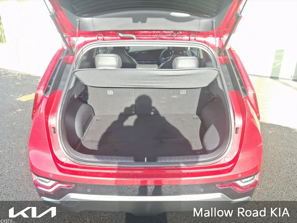 Kia Niro MPV, Petrol Plug-in Hybrid, 2023, Red