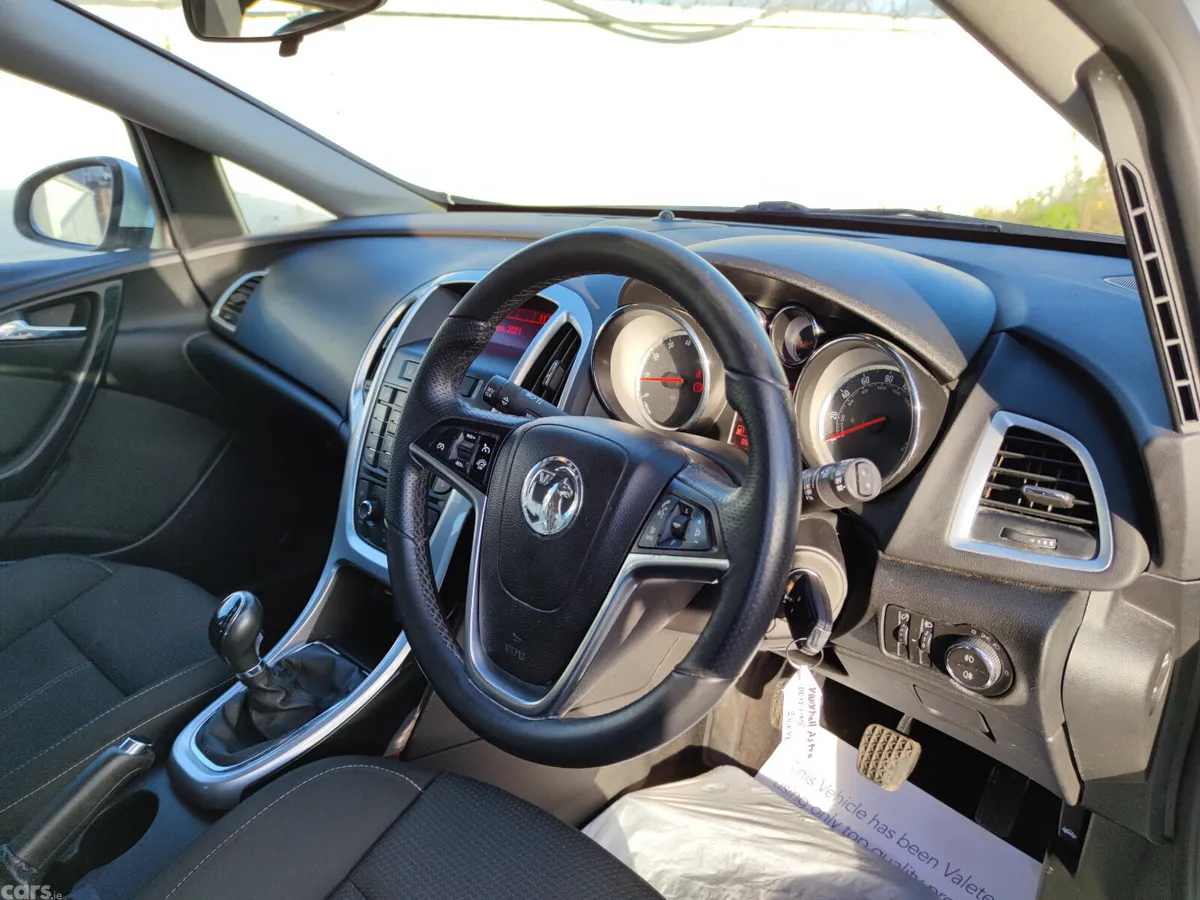 Vauxhall Astra Hatchback, Petrol, 2015, Silver