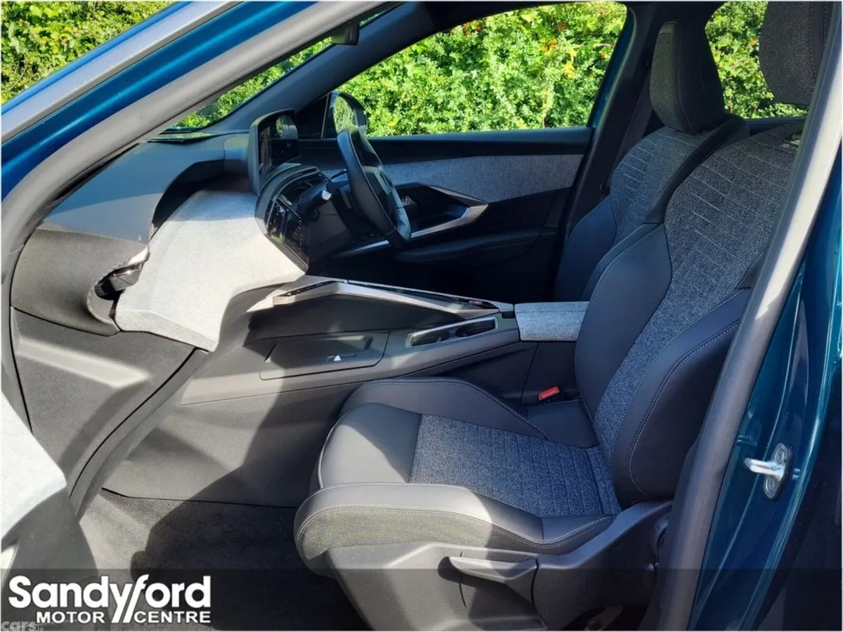 Peugeot 5008 SUV, Petrol, 2026, Blue