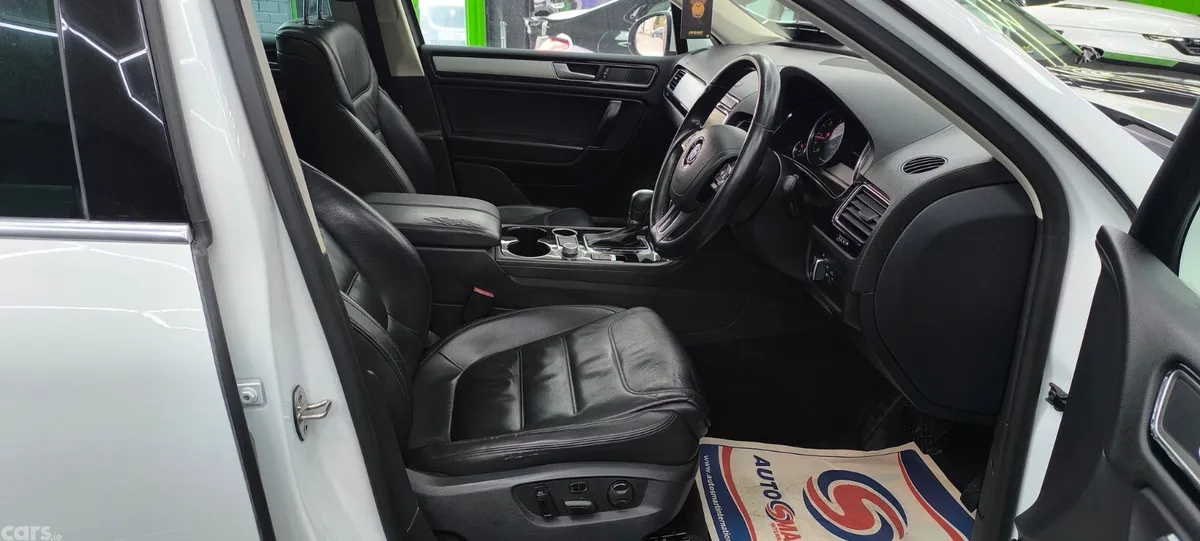 Volkswagen Touareg SUV, Diesel, 2015, White