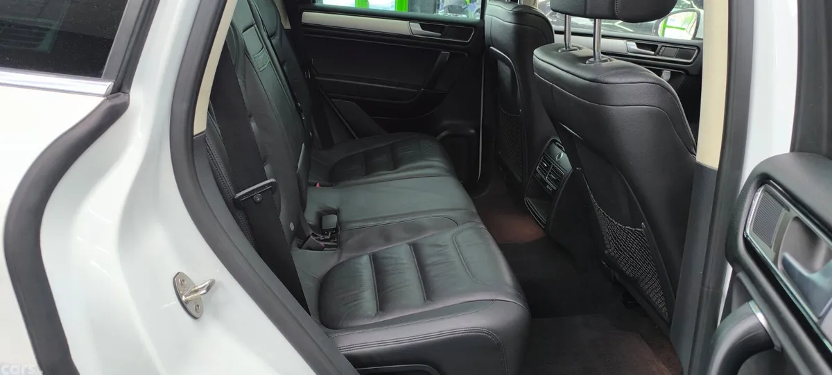 Volkswagen Touareg SUV, Diesel, 2015, White