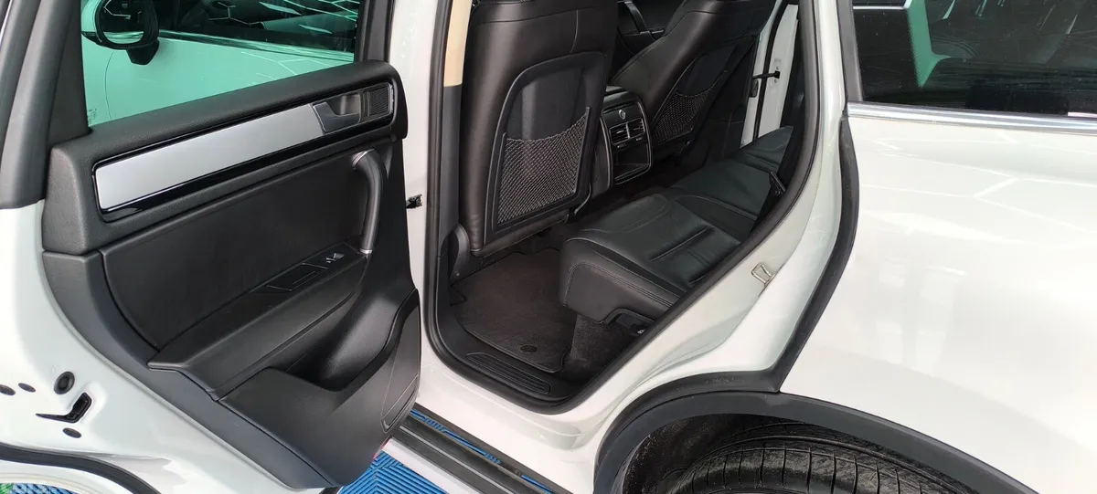 Volkswagen Touareg SUV, Diesel, 2015, White